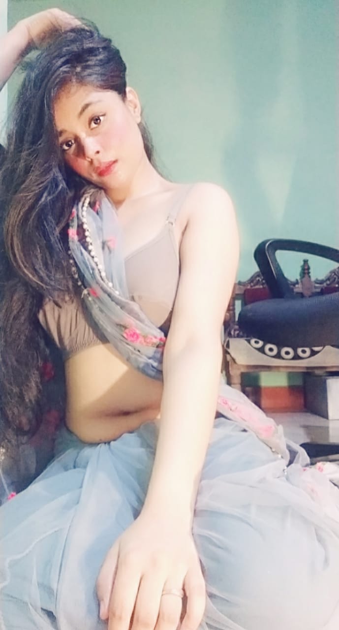 Hot girl in saree