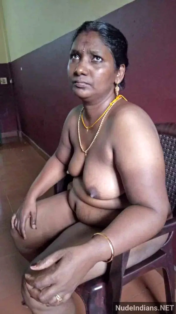 Coimbatore Nude Aunty Big Boobs And Ass Pose!