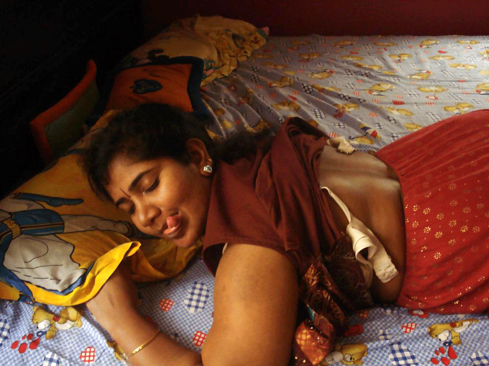 Mature Desi Tamil wife nude pics
