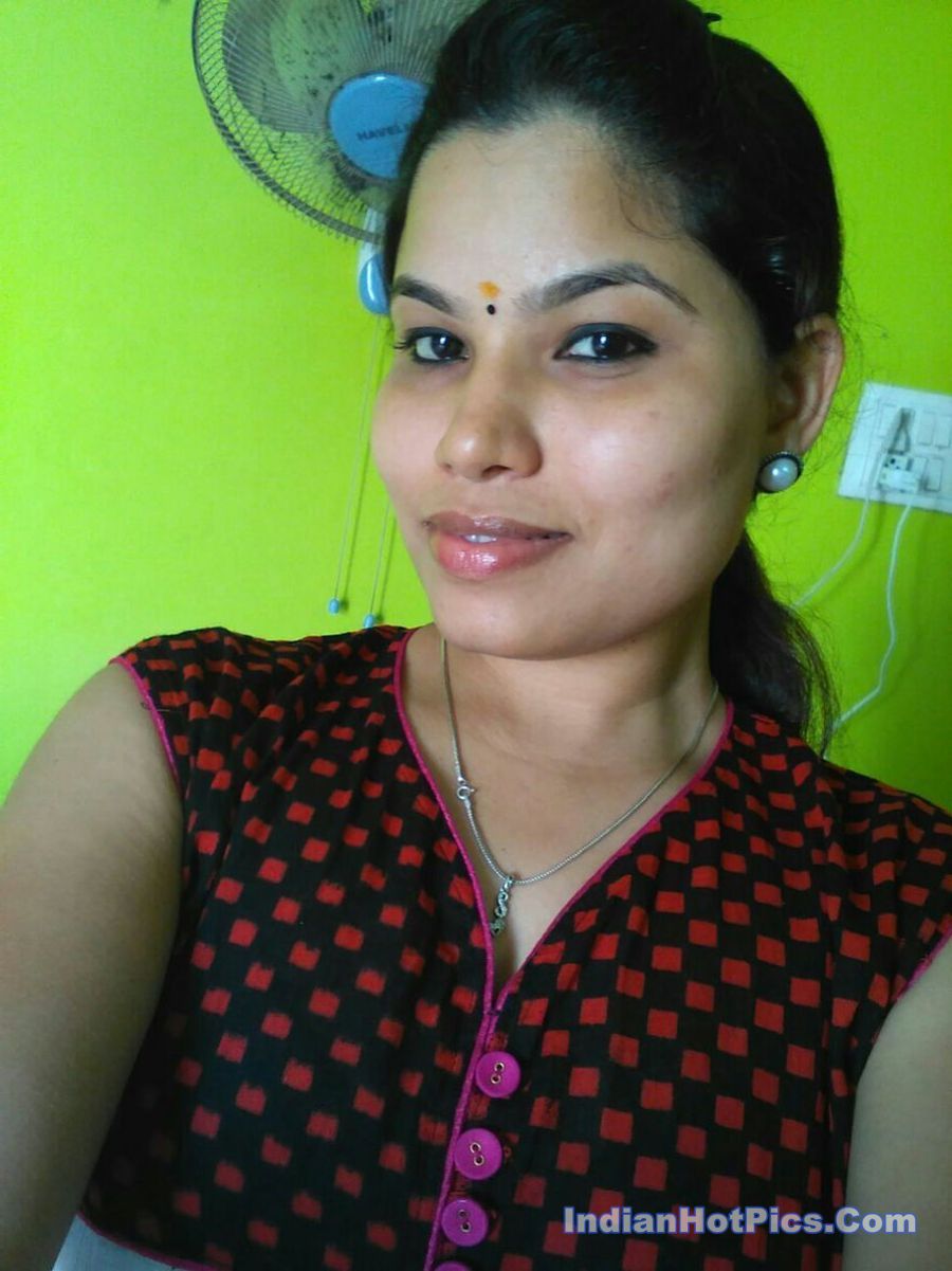 Gujarati Desi Wife Ke Nude Big Boobs Selfies
