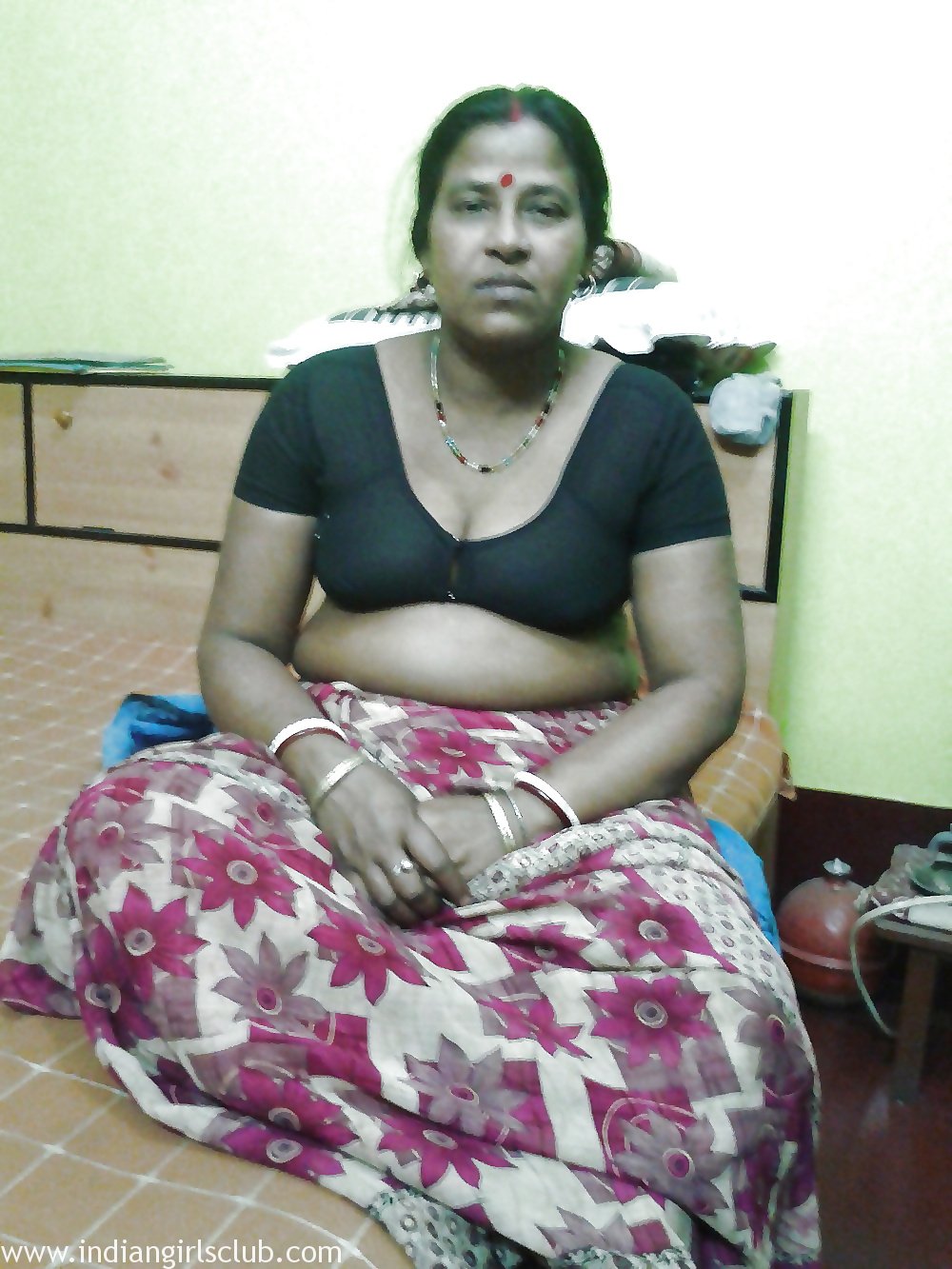 Mumbai Bhabhi Nude XXX Indian Sex Photos