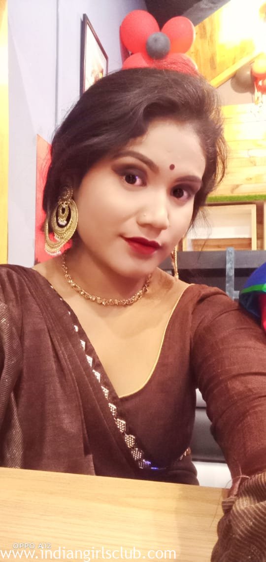 Desi Bhabhi Sari Stripping Sex Showing Big Boobs