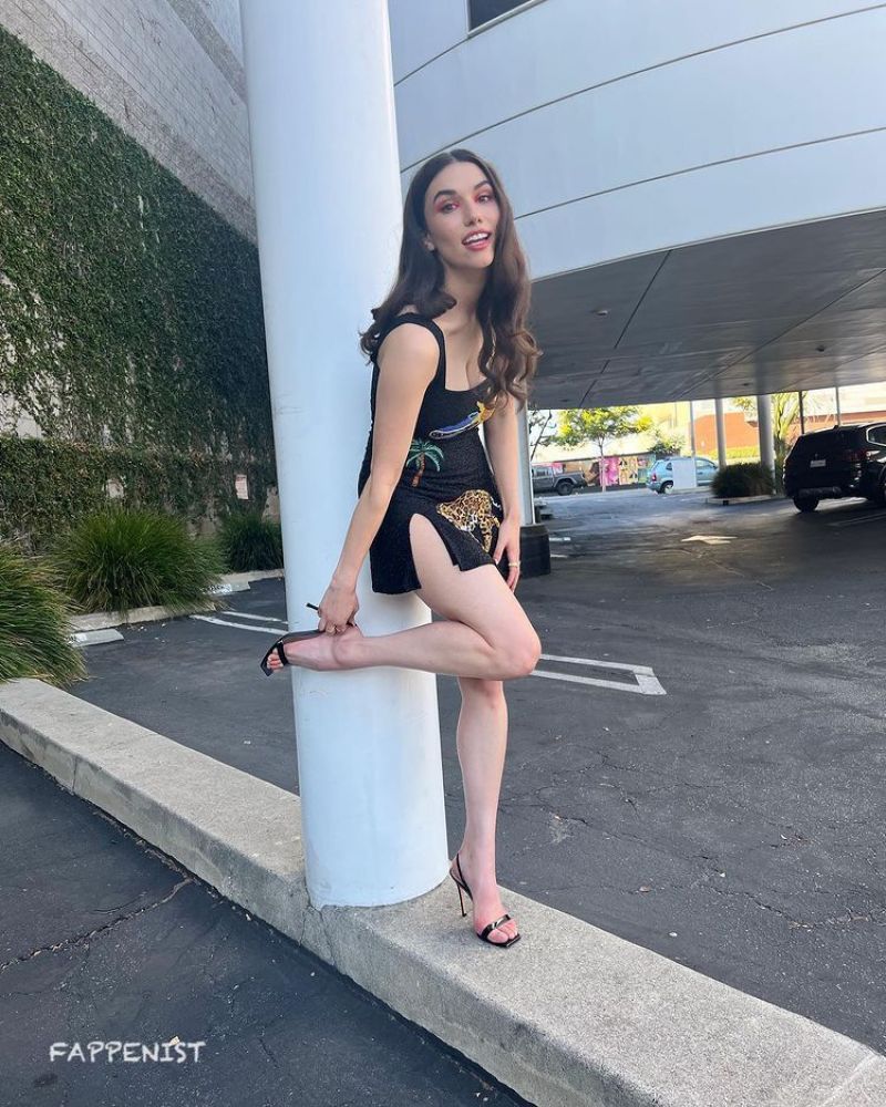 Grace Fulton Sexy Tits and Ass Photo Collection