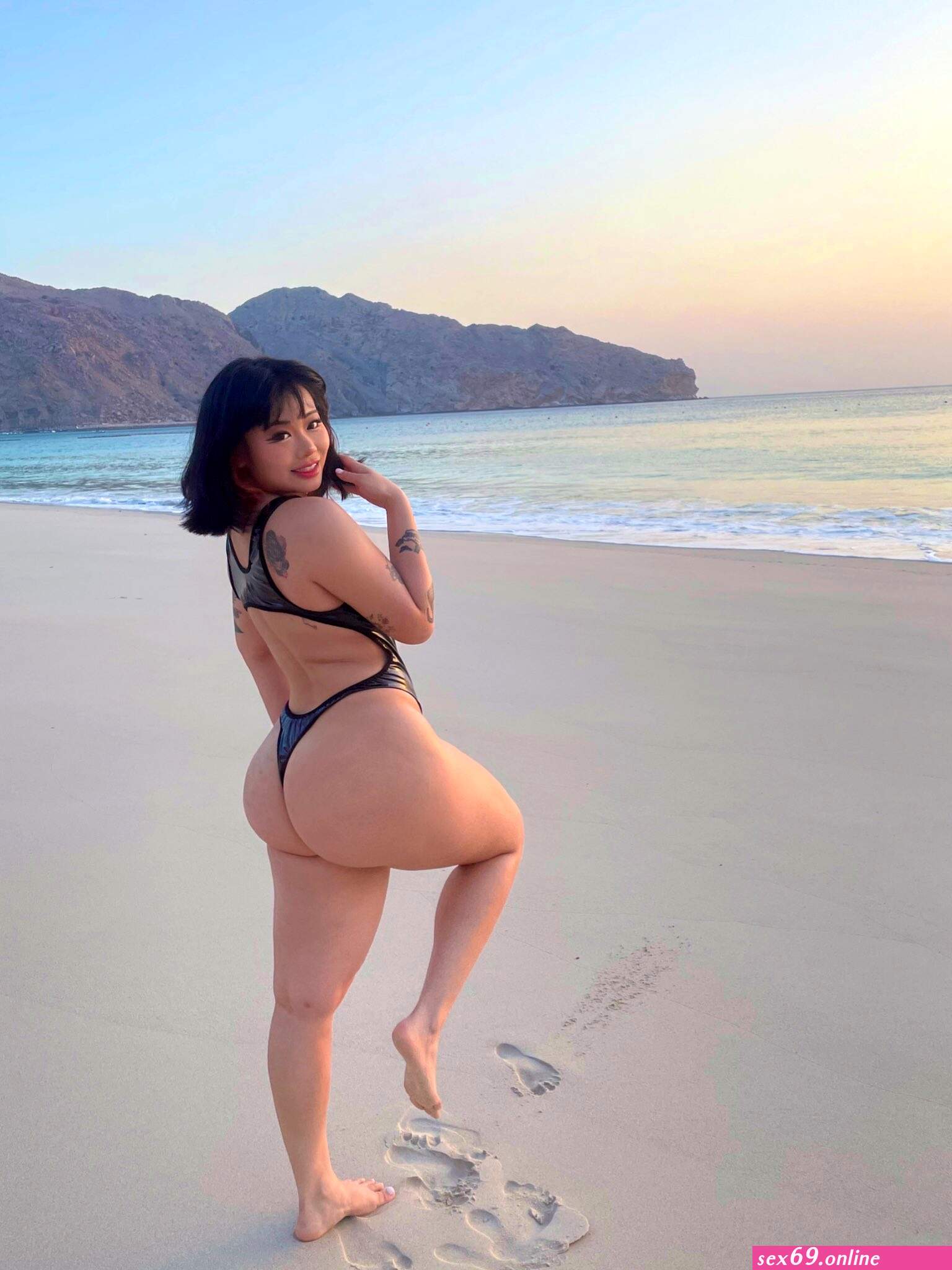 nnnnekochan on X: Take her swimming for the first date :