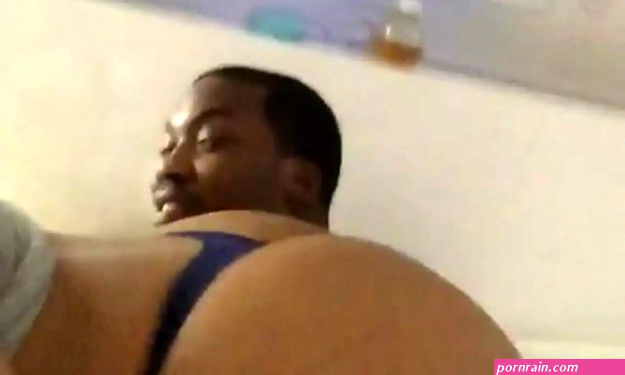 Watch: Nicki Minaj spent her day off twerking on top of Meek Mill
