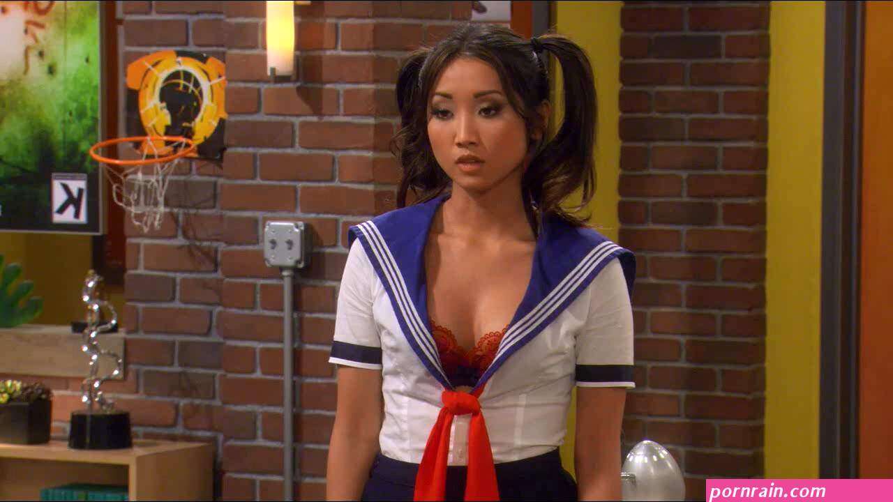 Naked Brenda Song in Dads ANCENSORED