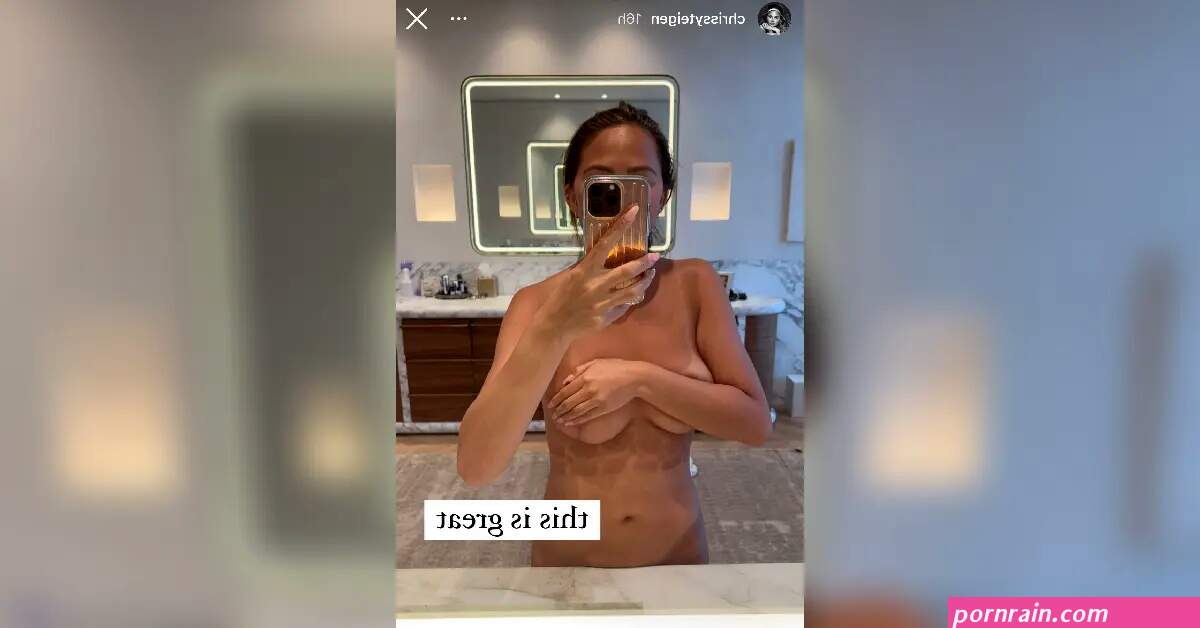 Chrissy Teigen Bares It All For Mirror Selfie