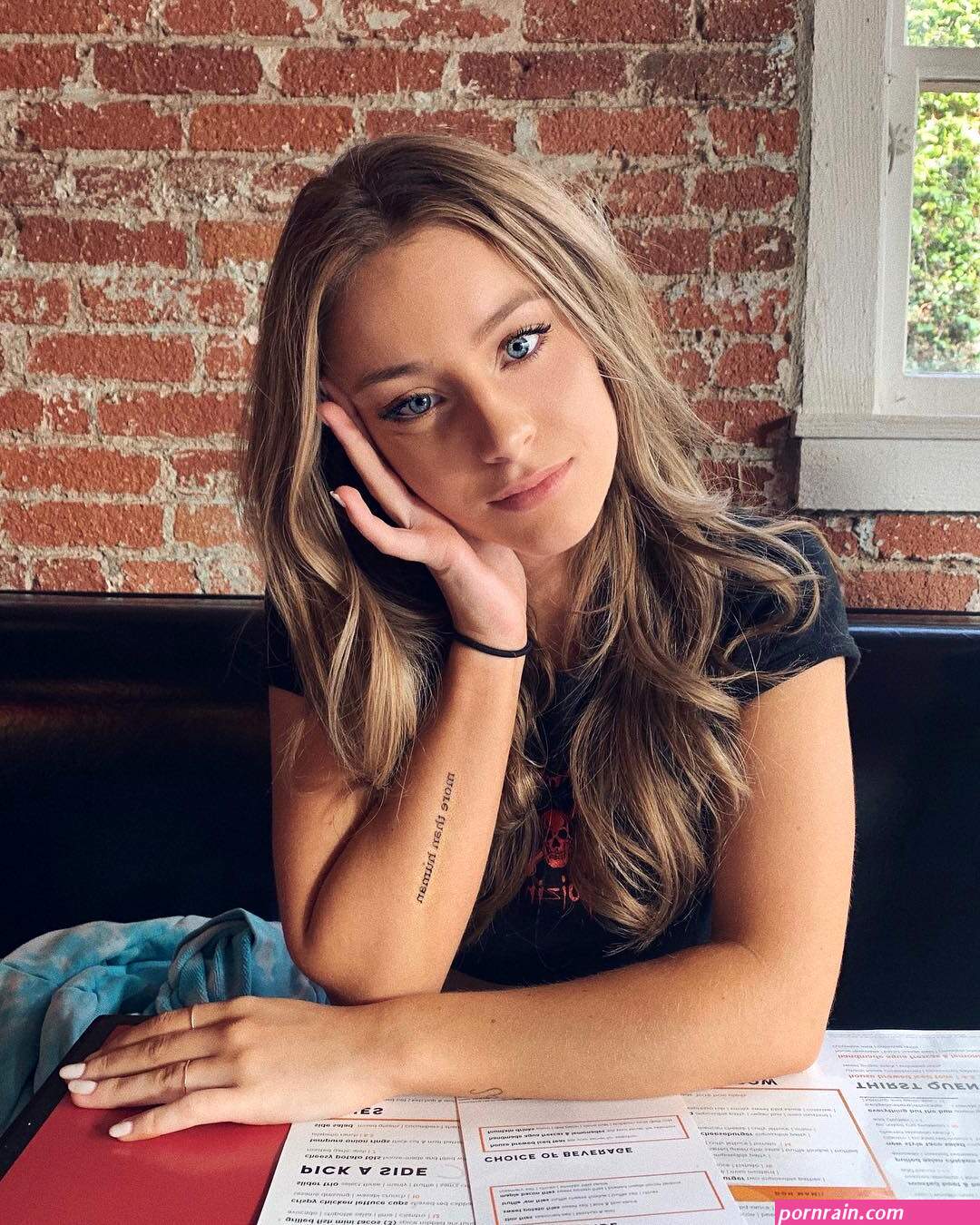 Daisy Keech Porn Pic