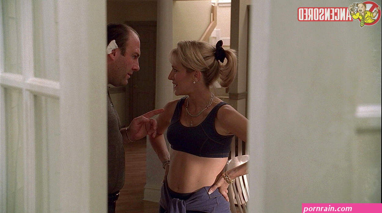 Naked Edie Falco in The Sopranos ANCENSORED