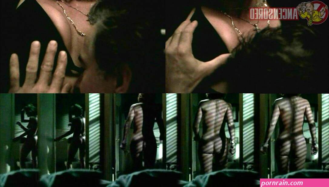 Naked Edie Falco in The Sopranos ANCENSORED