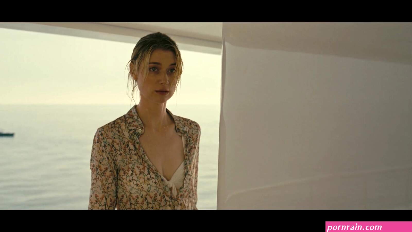 Elizabeth Debicki nude
