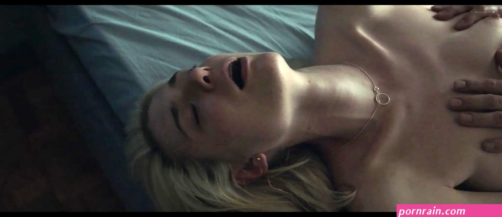 Elizabeth Debicki nude topless and sex -The Burnt Orange Heresy 2020 HD 1080p Web