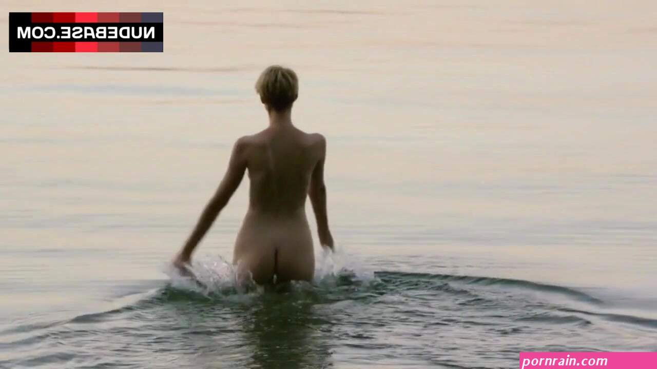 Elizabeth Debicki Nude Breasts and Ass