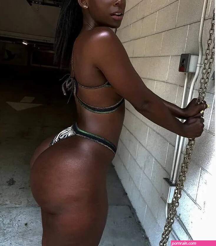 10 reasons why men love big ass girls