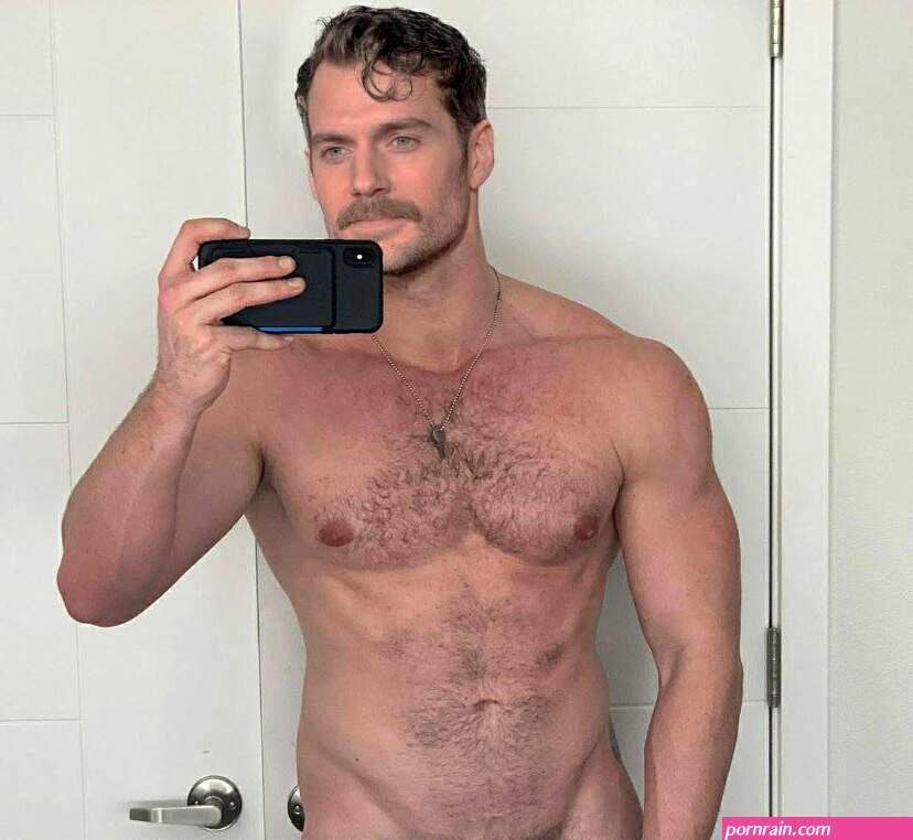 Alleged intimate photo of Henry Cavill in the shower at his private gym is leaked
