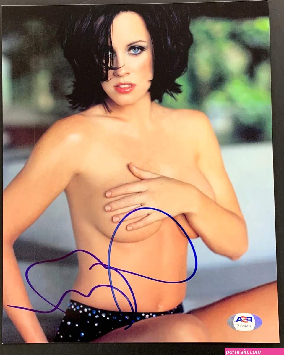 Jenny McCarthy Signed Photo PSADNA 8x10 Autograph Sexy Playboy Playmate