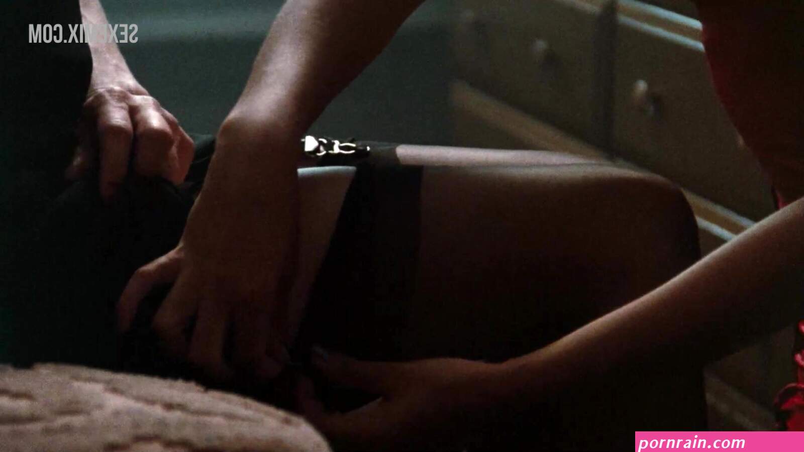 Cintia Cruz and Kim Basinger lesbian scene in 9 12 Weeks