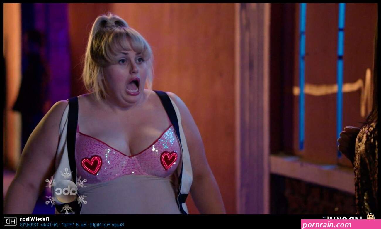 Naked Rebel Wilson in Super Fun Night ANCENSORED