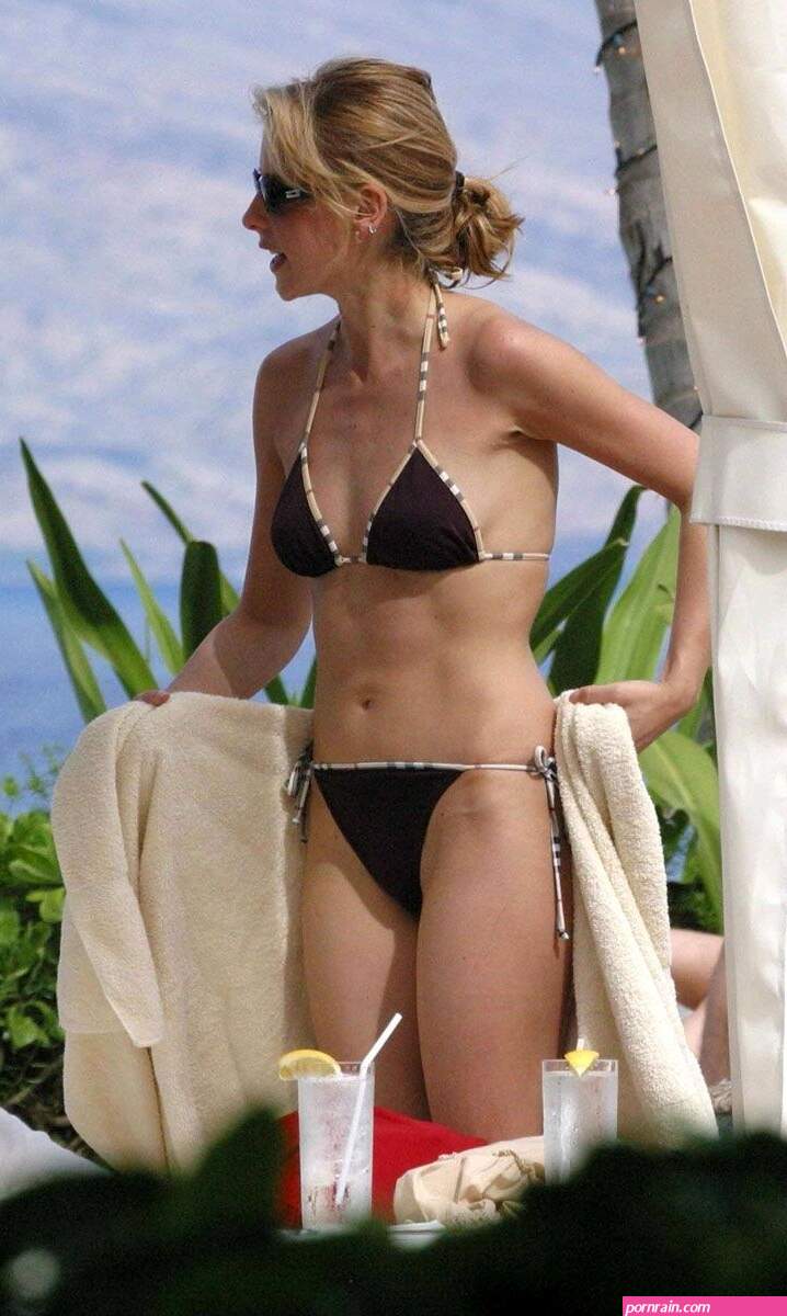 Sarah Michelle Gellar Nude Sexy Collection