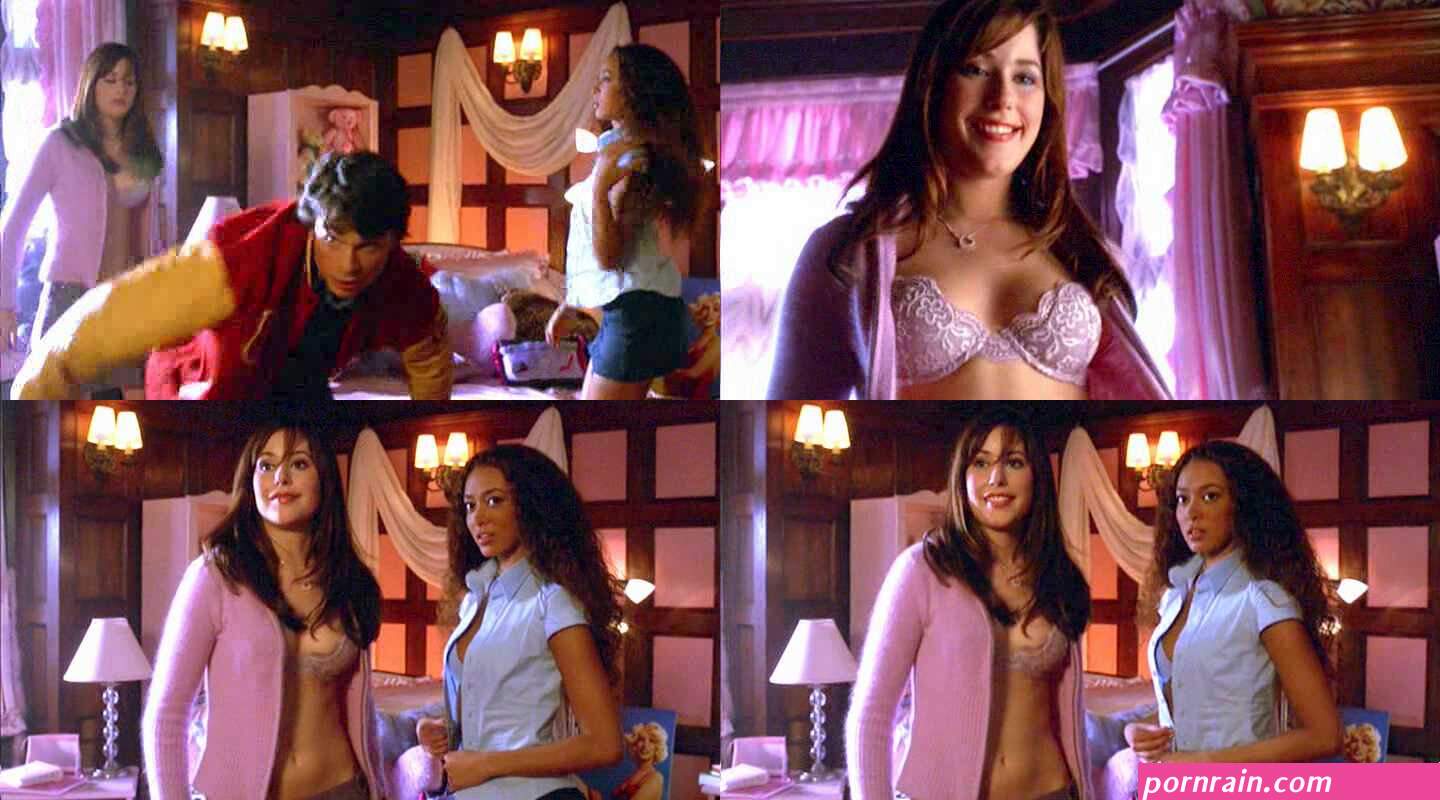 Naked Amanda Crew in Smallville ANCENSORED