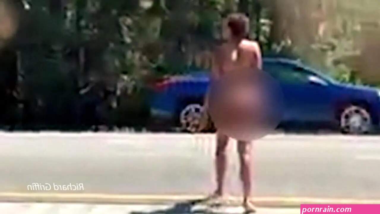 Naked woman crossing roadway stuns Florida drivers