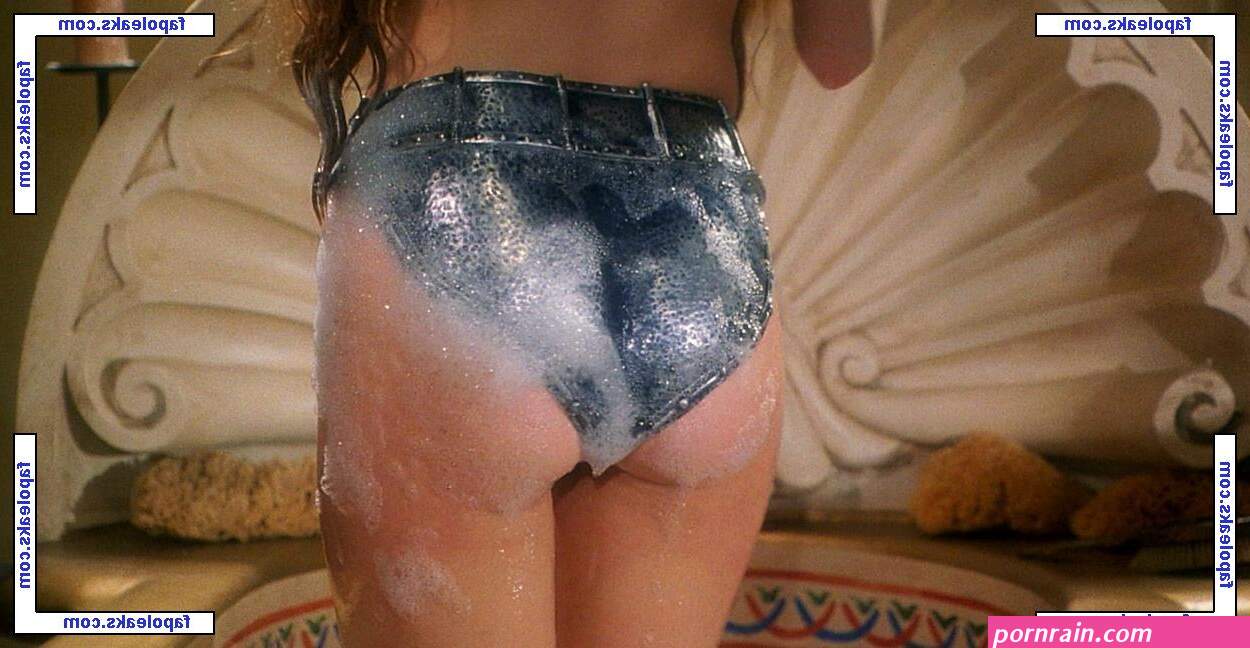 Amy Yasbeck leaked nude