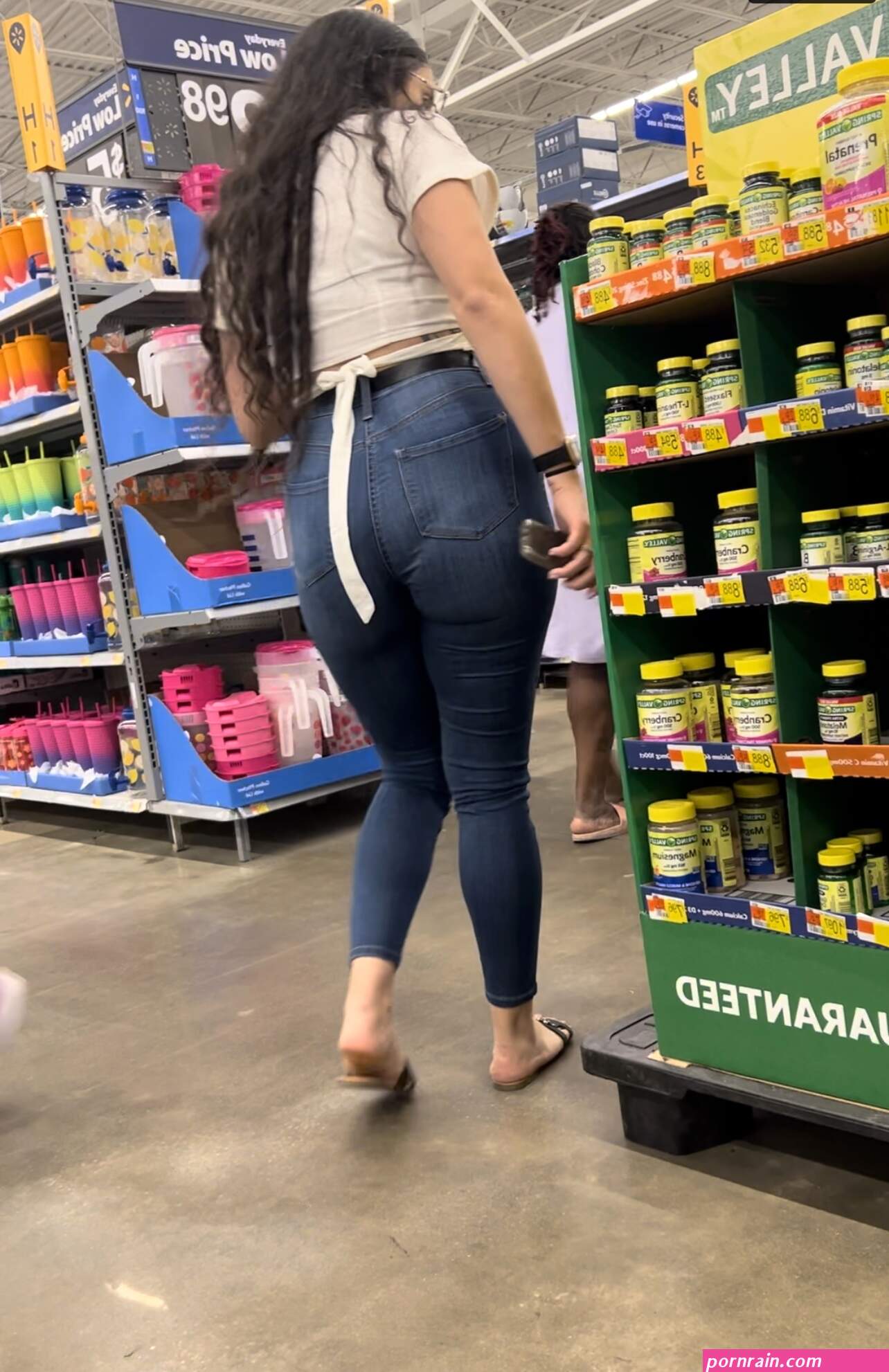 Tight jeans and a big ass!