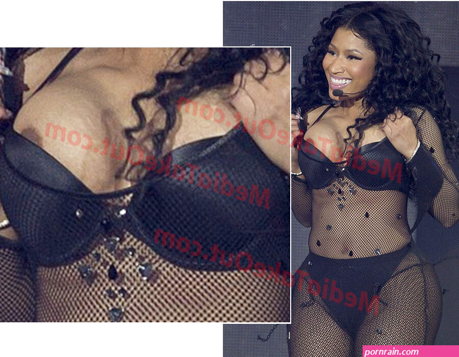 Nicki Minajs boobs pops out on stage see photo