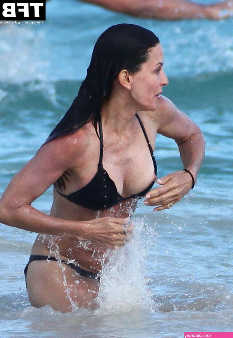 Courteney Cox Nude Sexy Collection