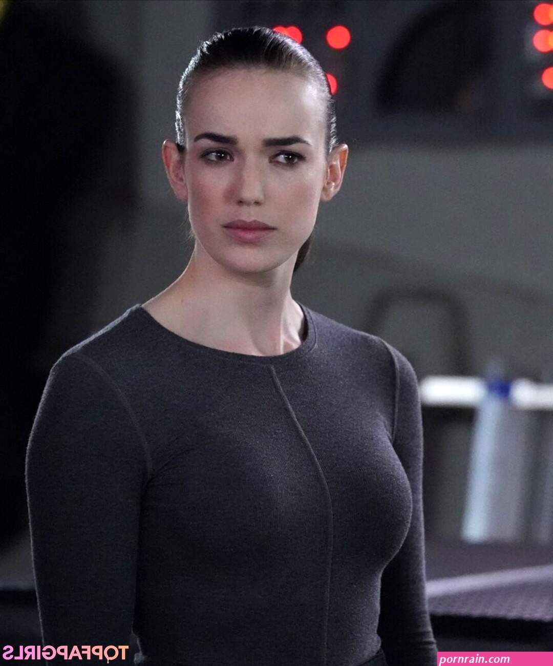 Elizabeth Henstridge Nude OnlyFans Leaked