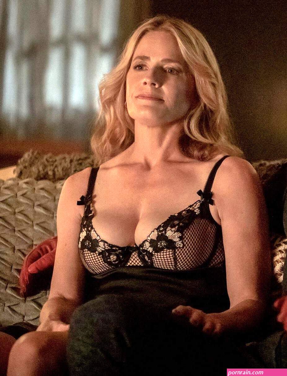 Elisabeth Shue Nude