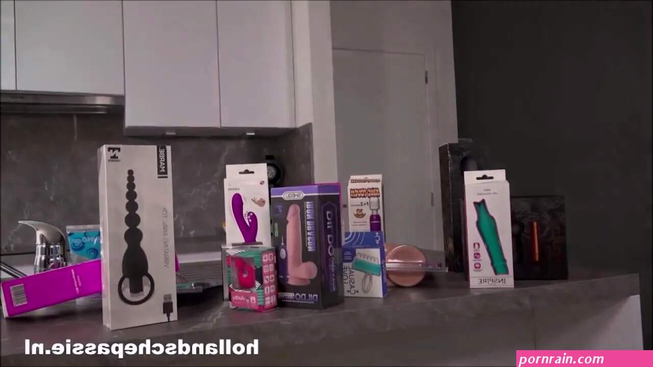 Free Blond Sasha neukt erop los Porn Video