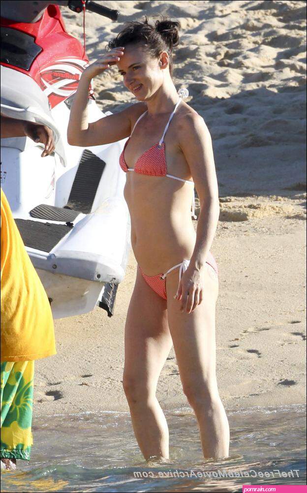 Juliette Lewis fully naked at !