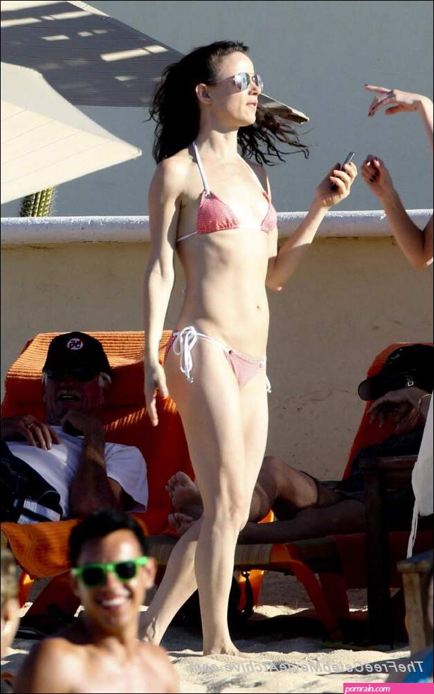 Juliette Lewis fully naked at !