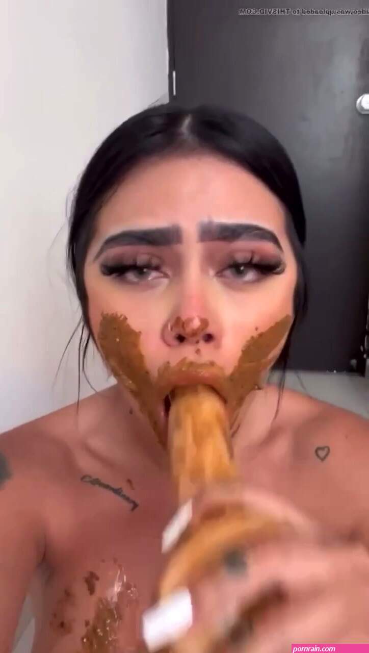 Latina dildo scat
