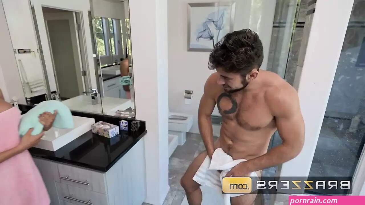 Lola Morena Gives Dante A Good Blowjob In The Shower Before Fucking Him In The Bedroom