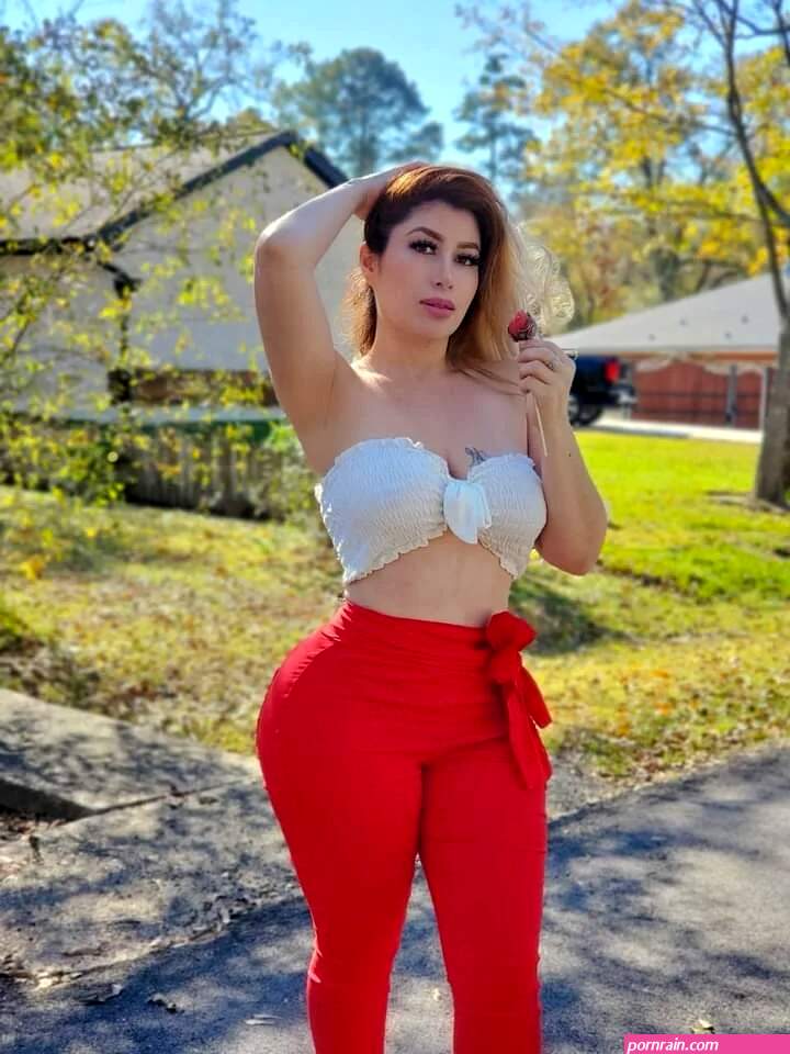 Marleny Aleelayn: Milf gruesa y caliente