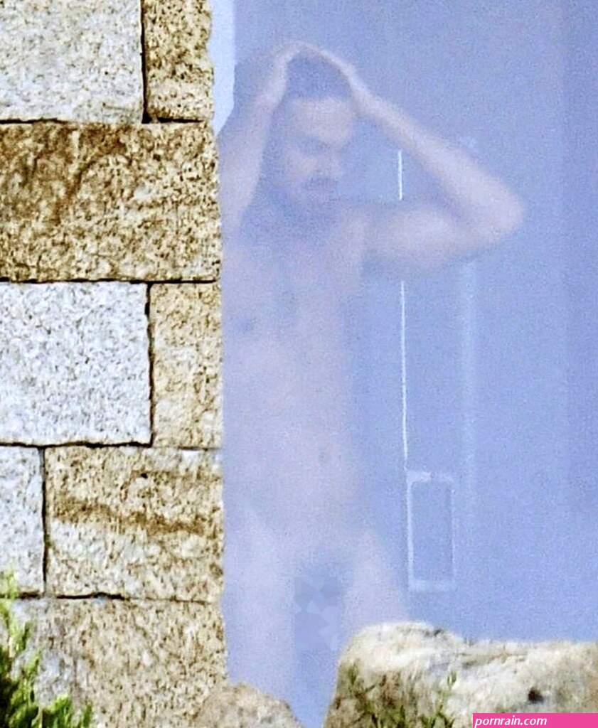 Italian actor Michele Morrone caught naked in a hotel room!