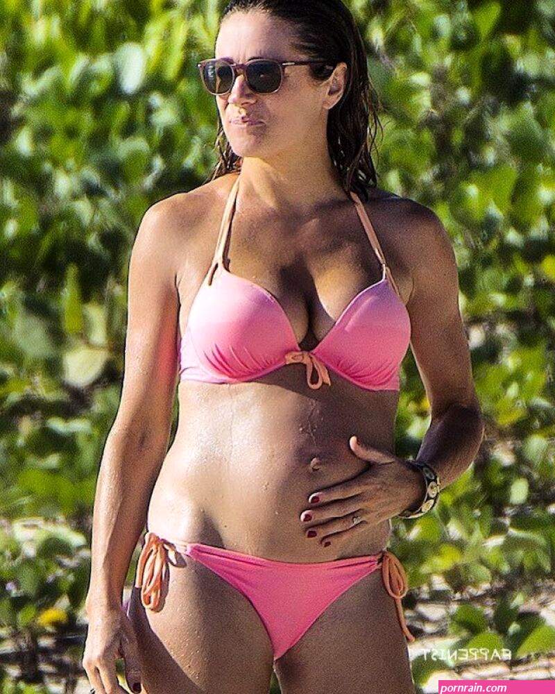 Natalie Pinkham Sexy Tits and Ass Photo Collection