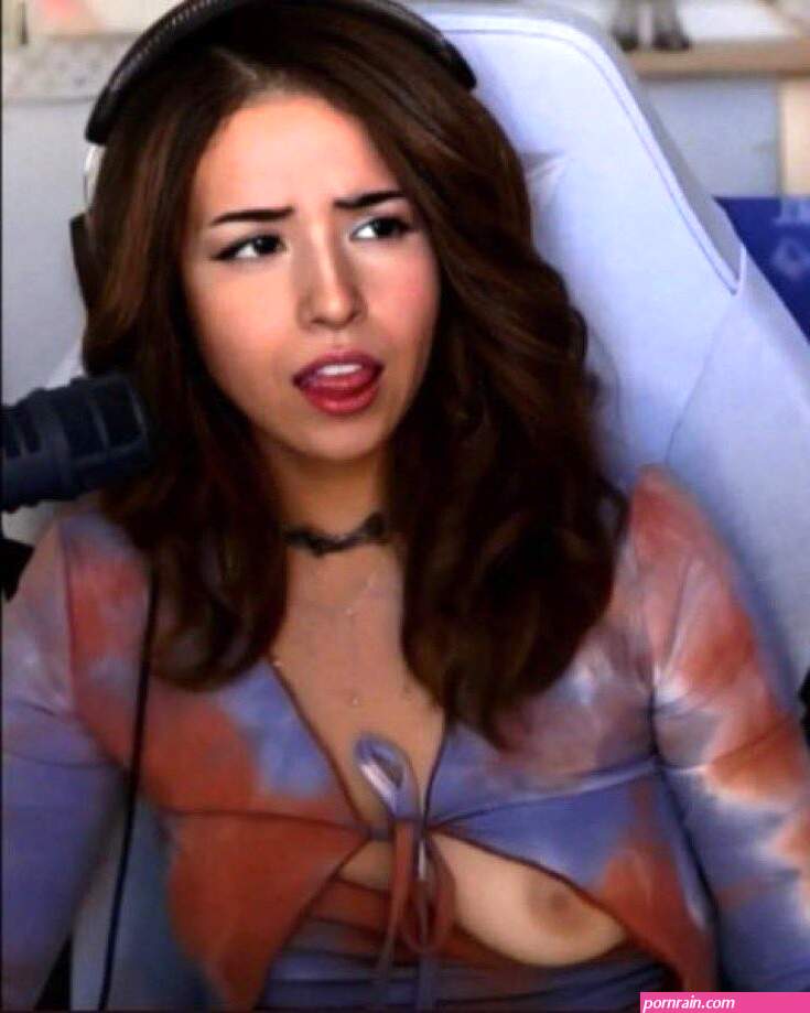 molp on X: Pokimane nipslip