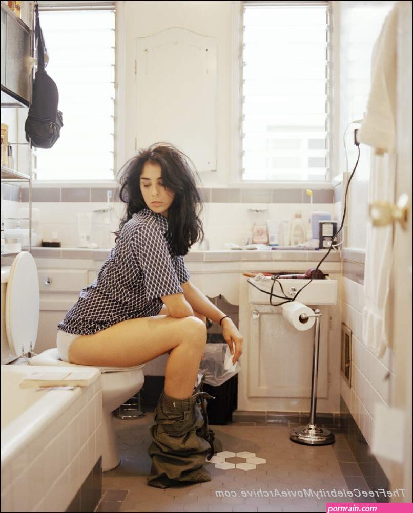 Sarah Silverman fully naked at !