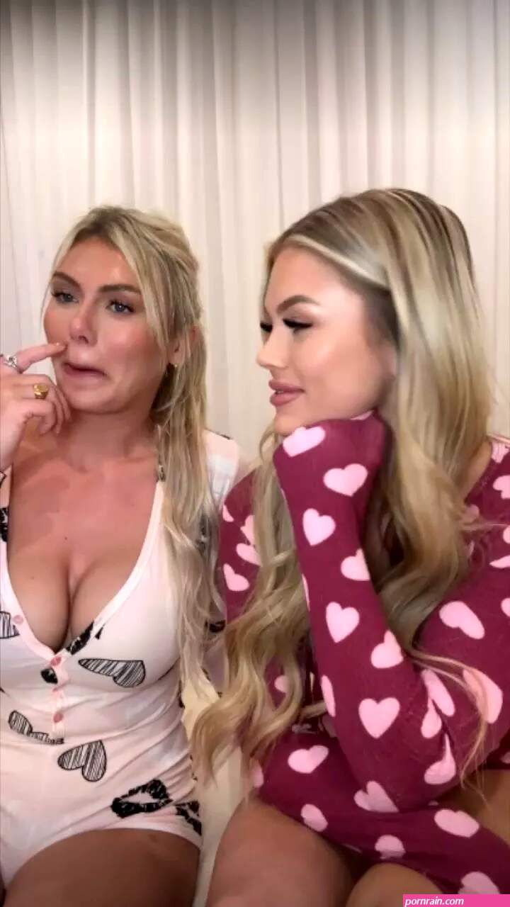 ScarlettKissesXO Exposed Juicy Tits With Girlfriend While Kissing And Sucking Them With Icing Video