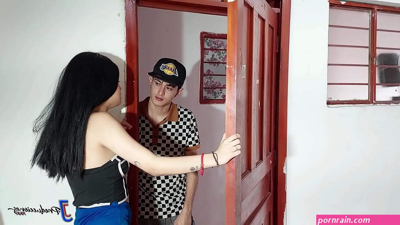 LA CACHONDA DE MI VECINA ME PROPONE SEXO A CAMBIO DE SALDAR EL PAGO