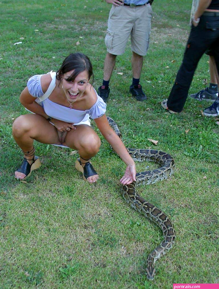 : Brunette Flashing Pussy Snake