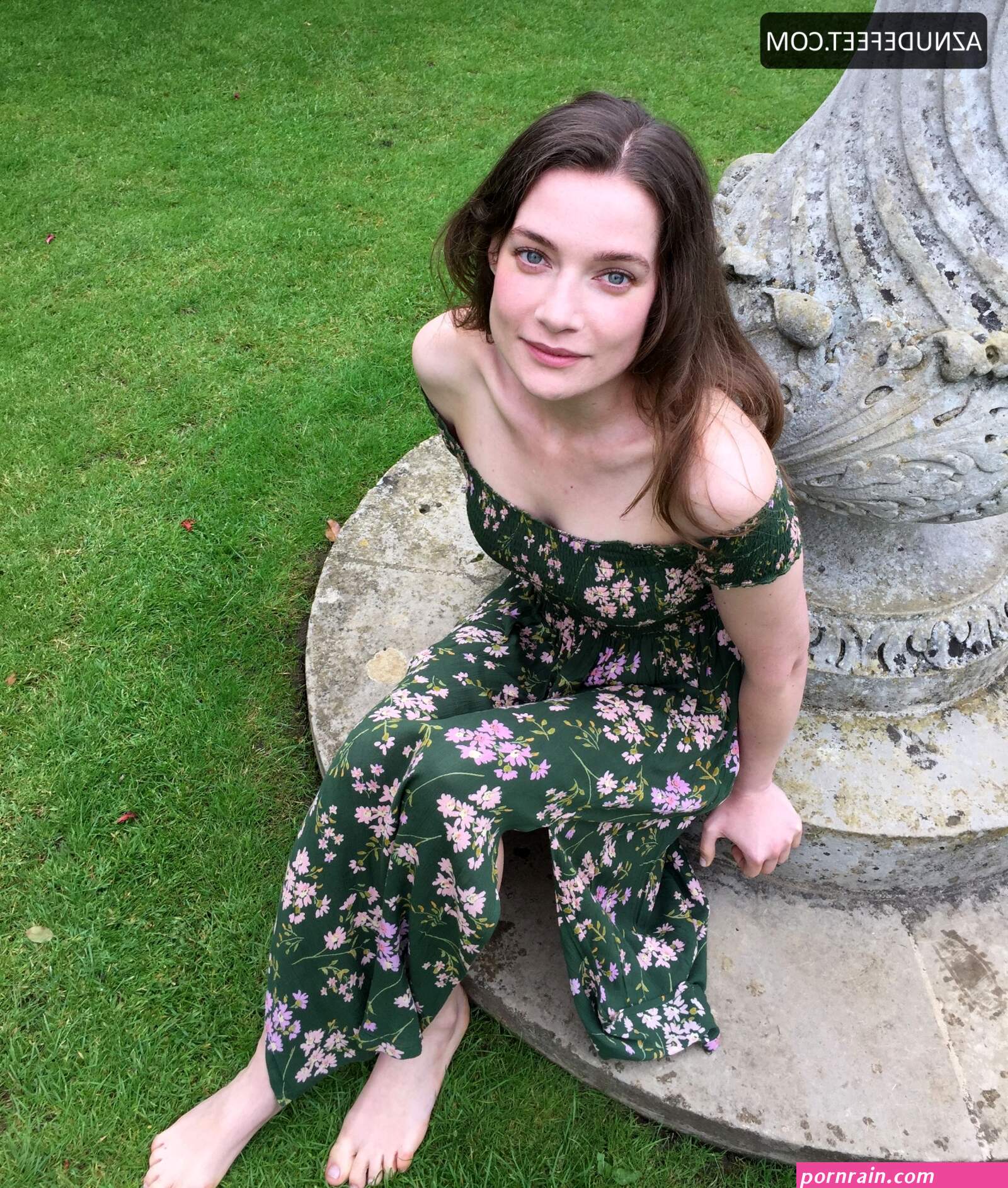 STELLA STOCKER Feet