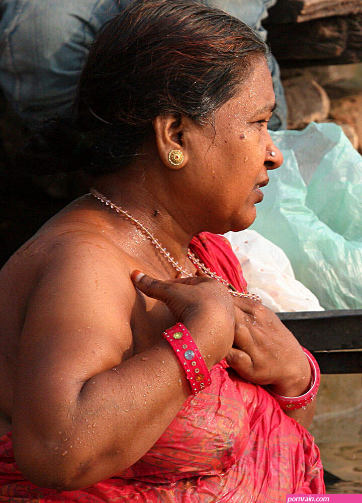 Desi mature aunties nude pictures