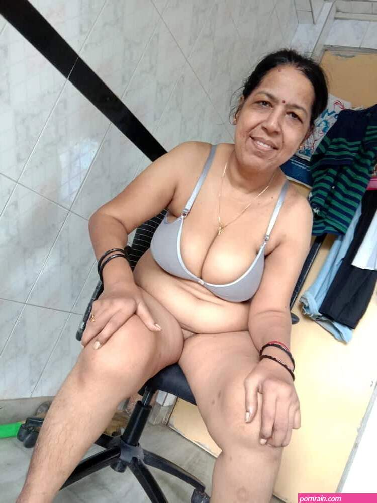 Mature Indian aunty nude pics gallery