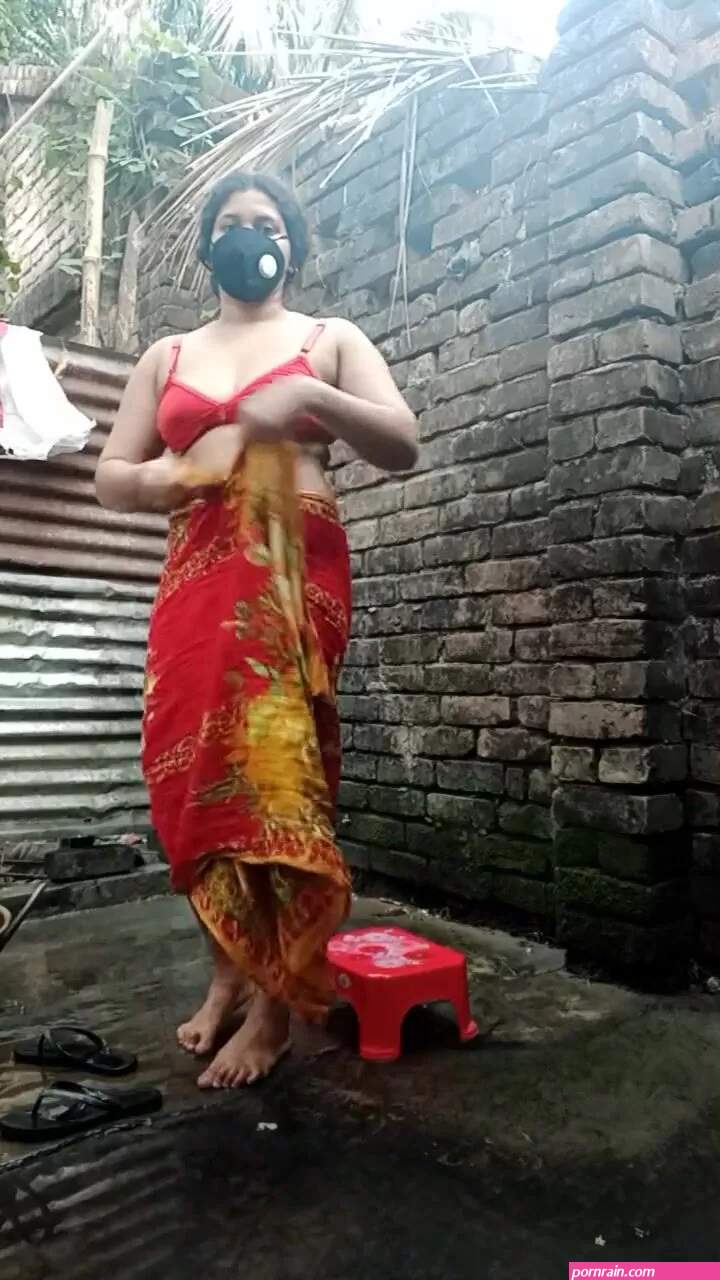 Shower scene of Bangladeshi village girl akhi looking beautiful with sexy dress. Teen hot girl is bathing in the bathroo watch online