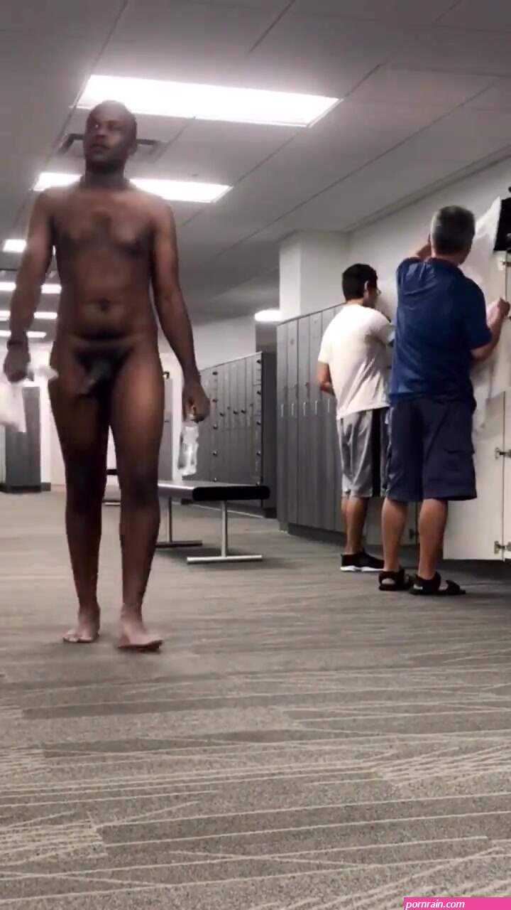BIG BLACK MEN IN THE LOCKERROOM