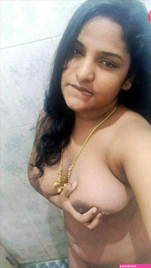 Tamil Chubby Horny Wife Nude Selfie